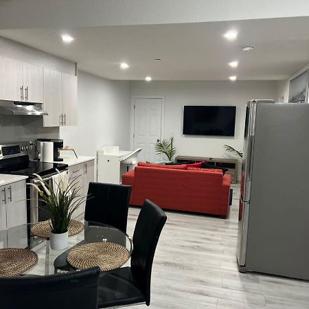 Beautiful 2 Bedroom Home Away From Home Calgary Exterior photo