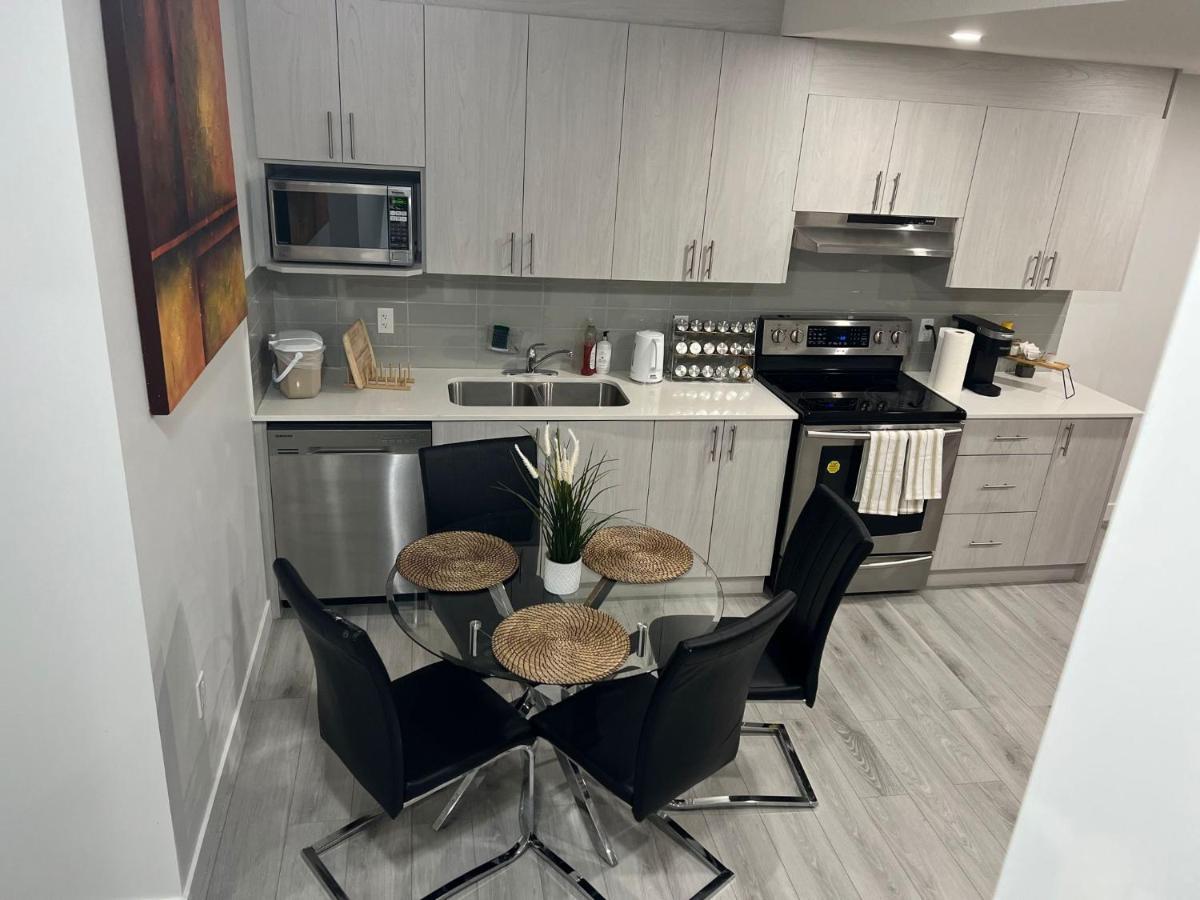 Beautiful 2 Bedroom Home Away From Home Calgary Exterior photo