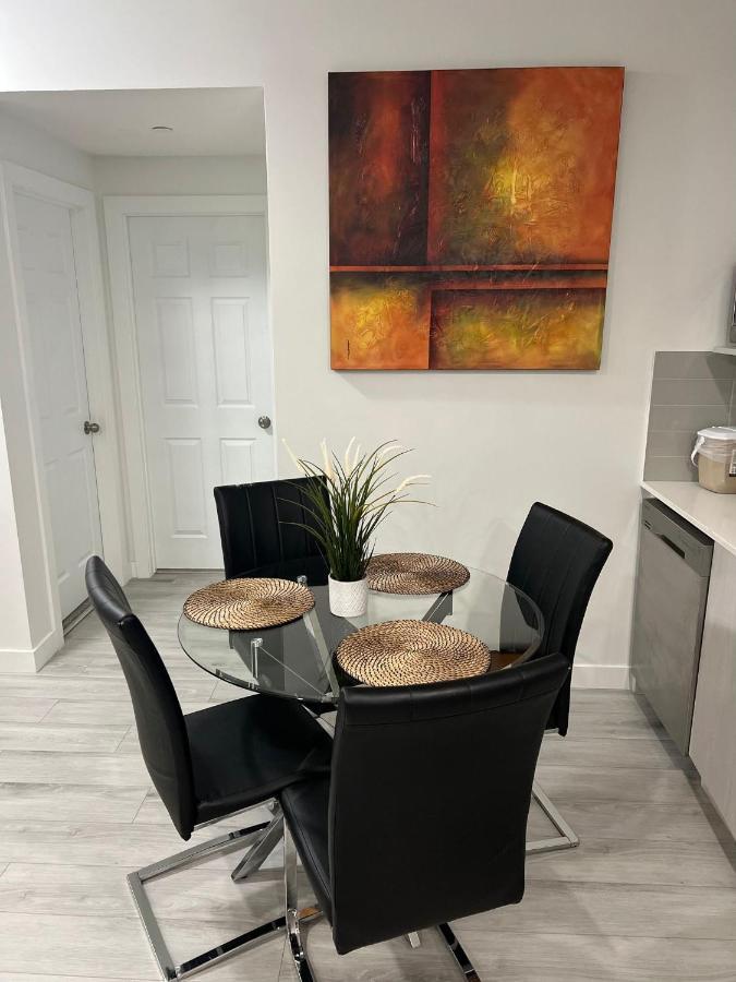 Beautiful 2 Bedroom Home Away From Home Calgary Exterior photo
