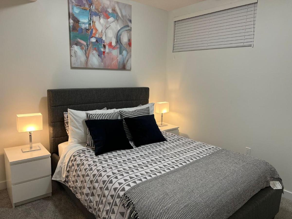 Beautiful 2 Bedroom Home Away From Home Calgary Exterior photo