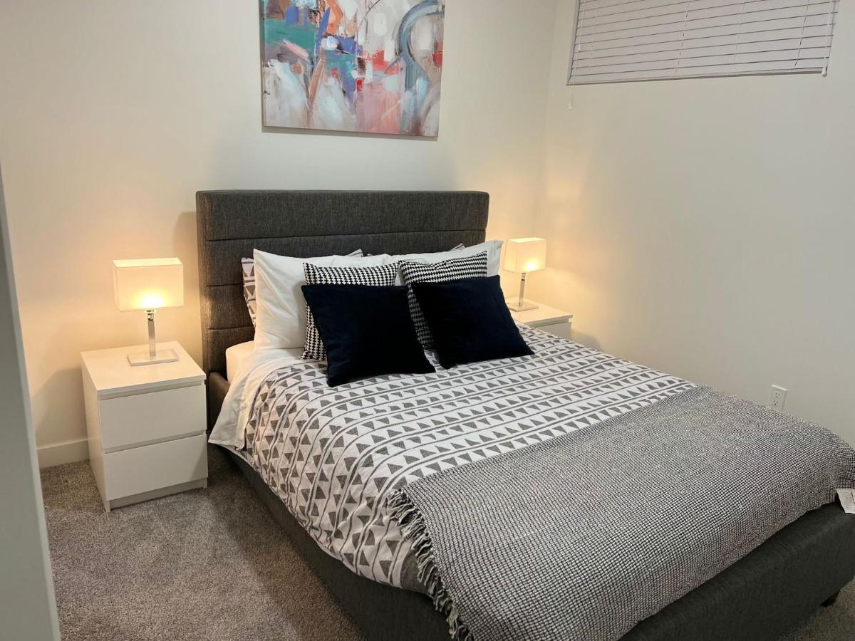 Beautiful 2 Bedroom Home Away From Home Calgary Exterior photo