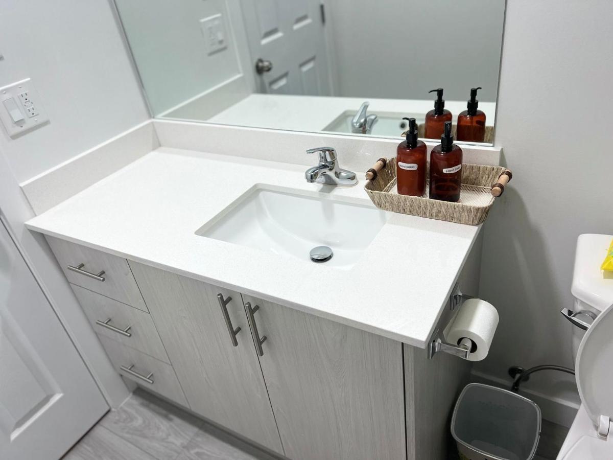 Beautiful 2 Bedroom Home Away From Home Calgary Exterior photo