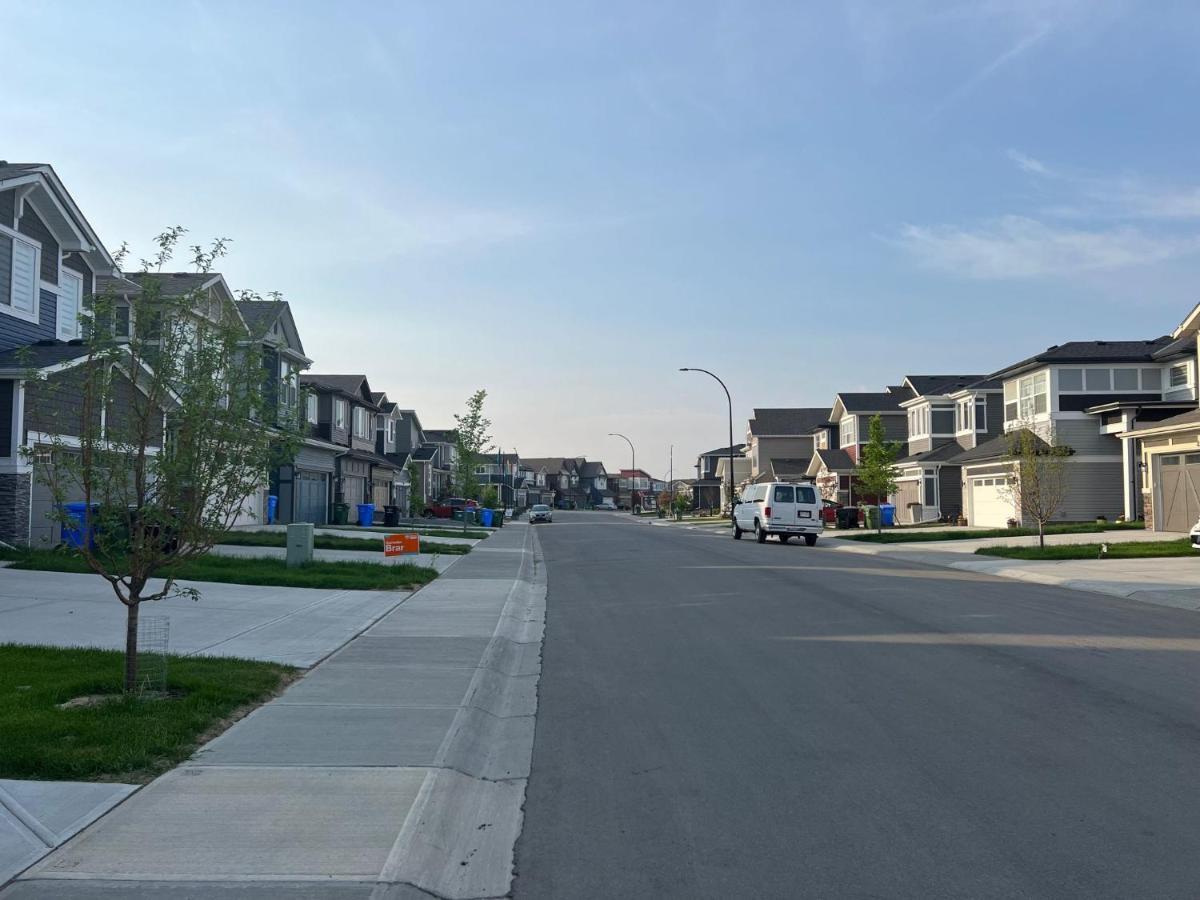 Beautiful 2 Bedroom Home Away From Home Calgary Exterior photo